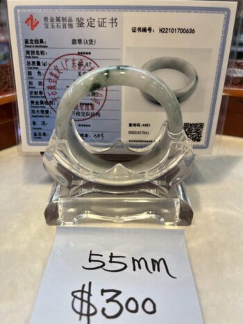 A glass display case with a 5 5 mm ring on it.