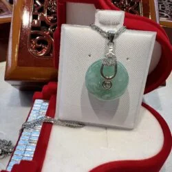 A necklace that is on display in a box.