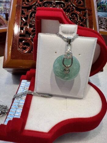 A necklace that is on display in a box.