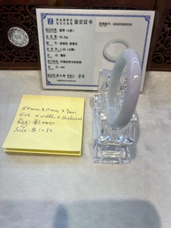 A note and a glass holder on the counter.