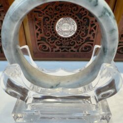 Round mottled green jade bracelet with stand