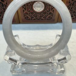Centered circular jade bangle with stand