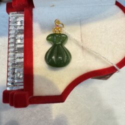 Green jade pouch pendant with gold crown