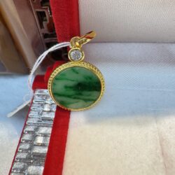 Round green marbleized jade pendant with diamond