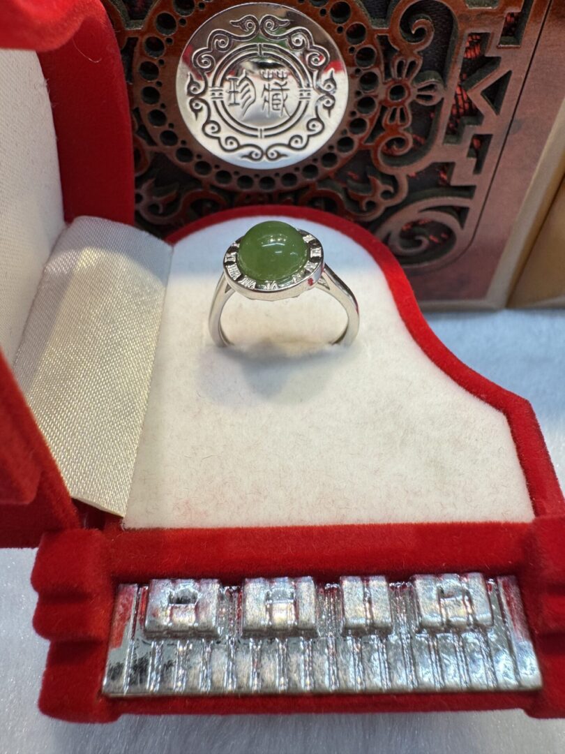 Round green cabochon ring with carved backdrop
