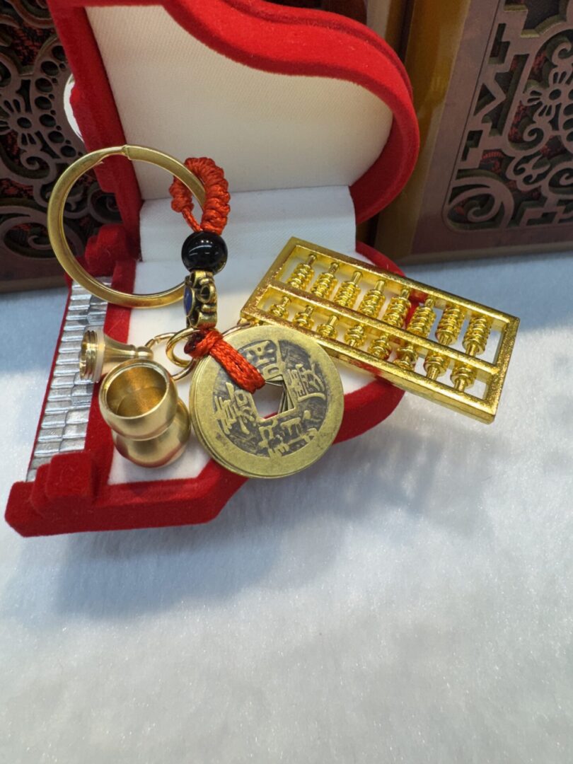 Keychain with copper coin and abacus - Image 3