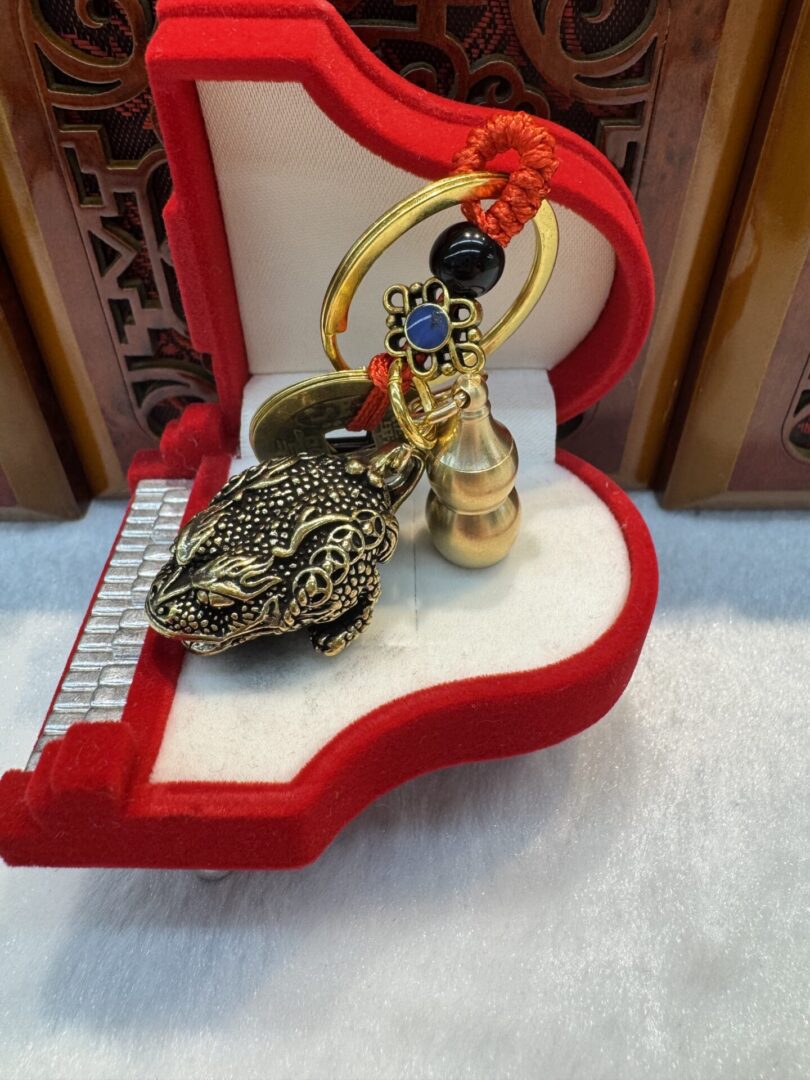 Keychain with copper coin and money frog - Image 6